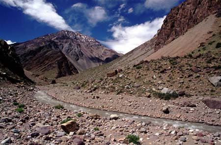 A_993CR28-10_Near_start_of_Trek