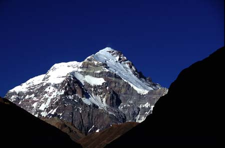 E_99329-36_Aconcagua_from_Piedra_morning