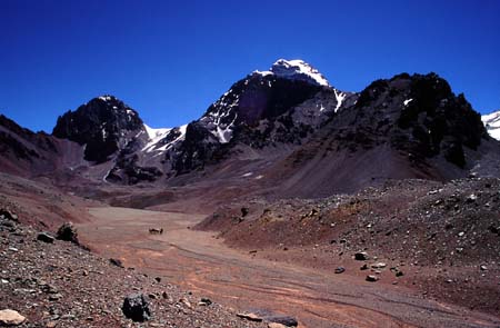 H993CR30-34_Approaching_Basecamp