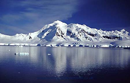 CR25-18_Mt_William_water_foreground_(high)