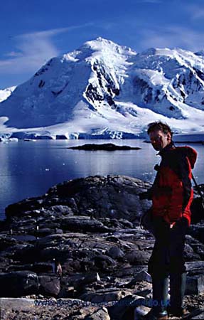 CR27-14_JP_in_front_of_Mt_William_(high)