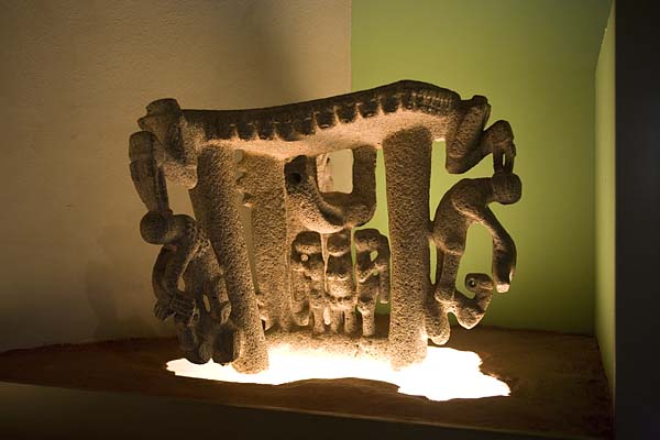 E_IMG_1399_Stone_Artefact_at_Museum