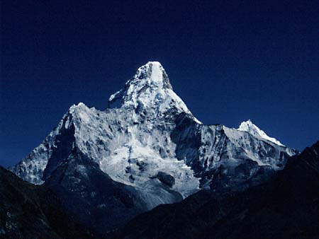 D_983CR33-05_AMA_DABLAM