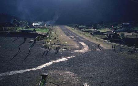 F_983CR35-24_LUKLA