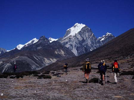 A_983CR25-35_LOBUCHE_IN_DISTANCE