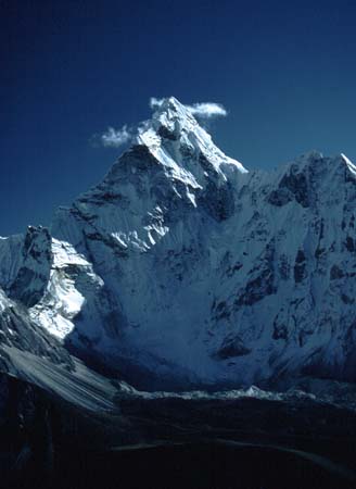 D_983CR21-19_AMA_DABLAM_from_nr_Pokalde