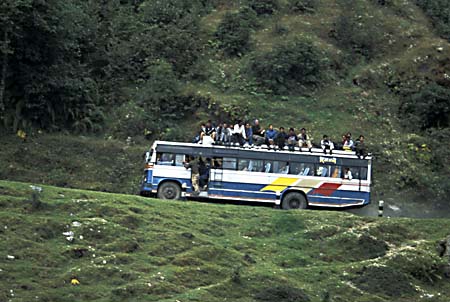 A_1033CR36-11_Heavily_laden_bus