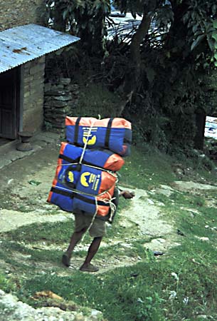 E_1033CR36-27_Porter_setting_off