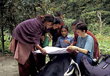 B_1033CR37-19_J0_with_Girls_&_Map
