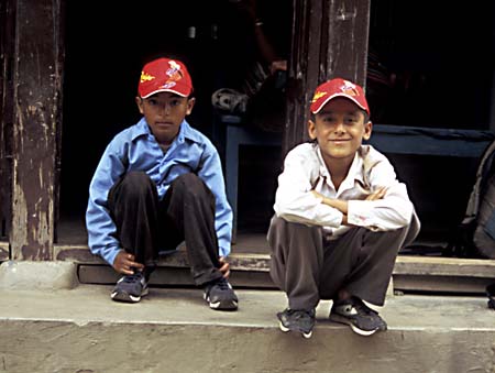 C_1033CR37-25_Two_boys