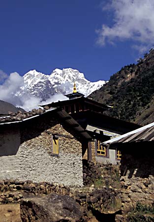 E_1033CR41-23_Simigoan_Gompa_with_Mountain