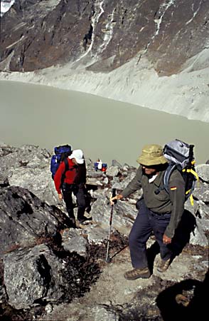 E_1033CR50-14_Tom_&_Colin_above_Lake