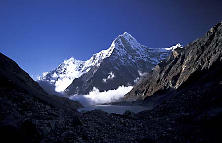 H_1033CR51-5_Large_Mountain_Lake_in_front